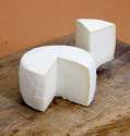 organic-goat-cheese-with-withe-mould.jpg