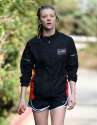 natalie-dormer-in-shorts-out-for-walk-in-hollywood-01-11-2016_6.jpg