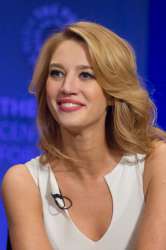 Yael_Grobglas_at_2015_PaleyFest.jpg