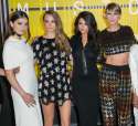 steinfeld-gomez-delevingne-swift-2015-mtv-vmas-02.jpg