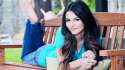 victoria_justice_bench_rest_shirt_jeans_64152_1920x1080.jpg