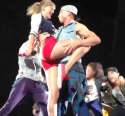 taylor_swift_red_shorts_tour7.jpg
