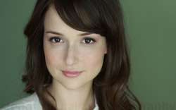 Milana Vayntrub-3.jpg