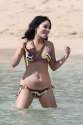 vanessahudgens_hawaii_jan252012_ (78).jpg