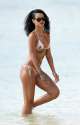 rihanna-showed-off-her-bikini-body-when-she-hit-beach-her.jpg