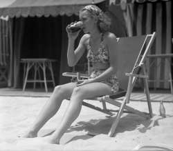 Jane_Wyman%2C1935.jpg