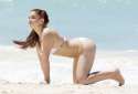 32E1084400000578-3525463-Cat_cow_The_18_year_old_put_her_incredible_bikini_body_on_displa-m-12_1459897226539.jpg