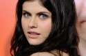PHOTOS-VIDEO-Alexandra-Daddario-la-bombe-de-True-Detective-dans-le-plus-simple-appareil.jpg