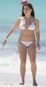 32E10CFB00000578-3525463-Beach_babe_The_actress_was_most_certainly_the_main_attraction_on-a-25_1459941398155.jpg