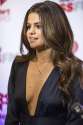 866260933_sgSelenaGomezpokDallasDec2013_01_122_573lo.jpg