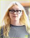 dakota-fanning-movie-matinee-with-gal-pal-03.jpg