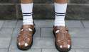 socks-and-sandals-585736.jpg