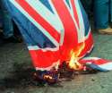 drapeau en feu.jpg