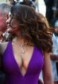 Salma Hayek mega cleavage (i.imgur.com).jpg