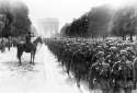 Bundesarchiv_Bild_183-L05487,_Paris,_Avenue_Foch,_Siegesparade.jpg