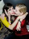 Lizzy-Caplan-Kirsten-Dunst.jpg
