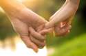 Touch-Much-10-Reasons-why-Holding-Hands-Changes-Everything-photo3.jpg