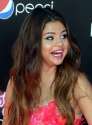 Selena_Gomez_Katy_Perry_Part_Of_Me_Premiere_J0001_024.jpg