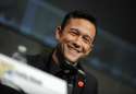 Joseph-Gordon-Levitt-is-all-smiles.jpg