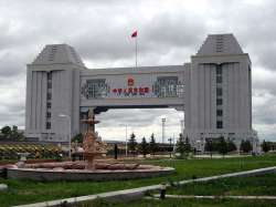 800px-ChineseBorderGate1.jpg