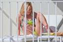 reese-witherspoon-in-a-bikini-hawaii-january-2014_8.jpg