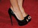 Laura-Vandervoort-Feet-1980946.jpg