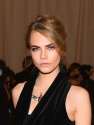 cara-delevingne-burberry-beauty-706724868.jpg