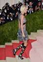 Taylor-Swift-Feet-2227179.jpg