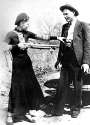 bonnie-and-clyde-with-gun.jpg