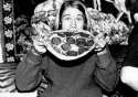Kurt_Cobain-eating_pizza-500x355.jpg
