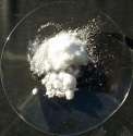 640px-Ammonium_chloride.jpg