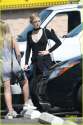 elle-fanning-ice-cream-dakota-walk-nyc-01.jpg