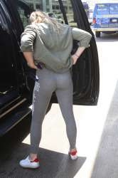 chloe_moretz_at_lax_airport_077.jpg