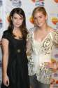 EmmaWatsonAndEmmaRobertsAtTheNickelodeon-Kids-Choice-AwardsOctober2007.jpg
