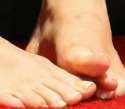 emma_watson_feet_4_by_gtsandfeetlover-d5q222w.jpg