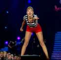 Taylor-Swift-Leg-Photos-22-930x908.jpg