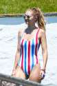 Gigi_Hadid-Taylor_Swift-4th_of_July-Party-4_7_2016-002.jpg