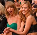 Taylor-Swift-Karlie-Kloss-Kissing.png