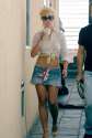 07092004BritneyonthemoviesetforTheDukesofHazzard_(2).jpg