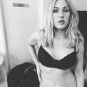 ellie-goulding-instagram-pic-in-bra-121715.jpg