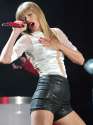Taylor-Swift-in-black-Leather-Shorts-Performing-at-Soldier-Field--04-560x746.jpg