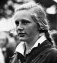 Bundesarchiv_Bild_119-5592-04A,_Porträt_BDM-Mädchen.jpg
