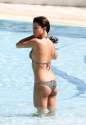 042_Mansion_of_Celebs_Selena_Gomez_Hotel_Pool_Miami_2013-10-28_042.jpg