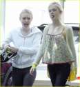 dakota-fanning-gum-elle-fanning-10.jpg