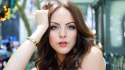Elizabeth-Gillies-background-hot-pics.jpg