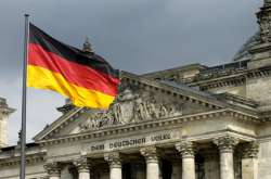 reichstag_mit_fahne-3.jpg