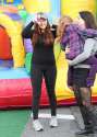 Modern Family star Ariel Winter enjoys inflatable iB7kutbbf-ml.jpg