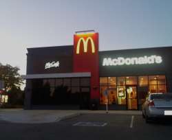 McDonald's_in_Richmond_Hill,_ON,_by_16th_and_Granton.jpg