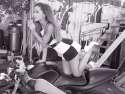 49728-ariana-grande-hot-black-and-wh-tPWo.jpg
