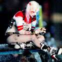 new-suicide-squad-set-photos-show-harley-quinn-and-deadshot-getting-up-close-and-persona-400611.jpg